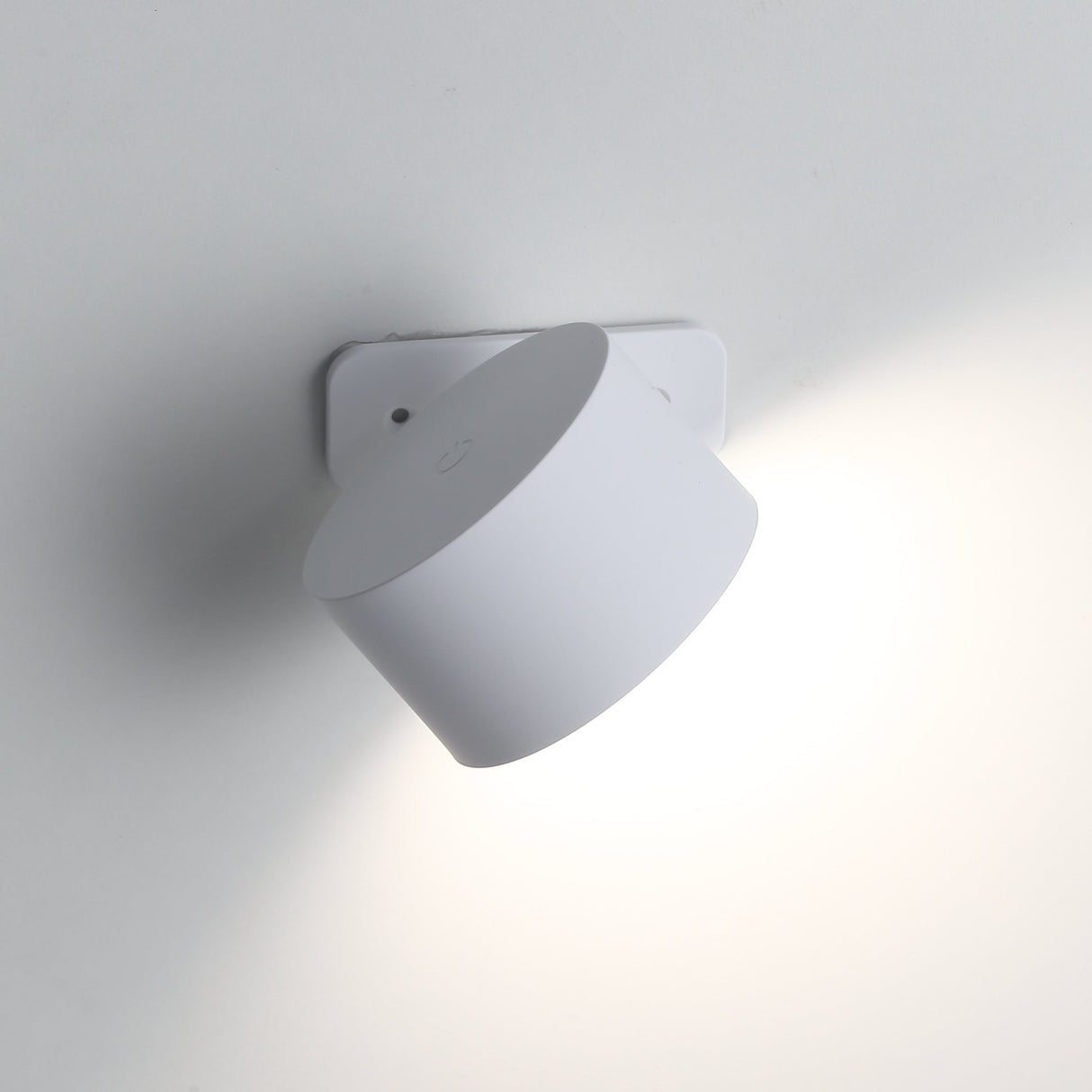 Ticky Magnetisk Vägglampa Vit