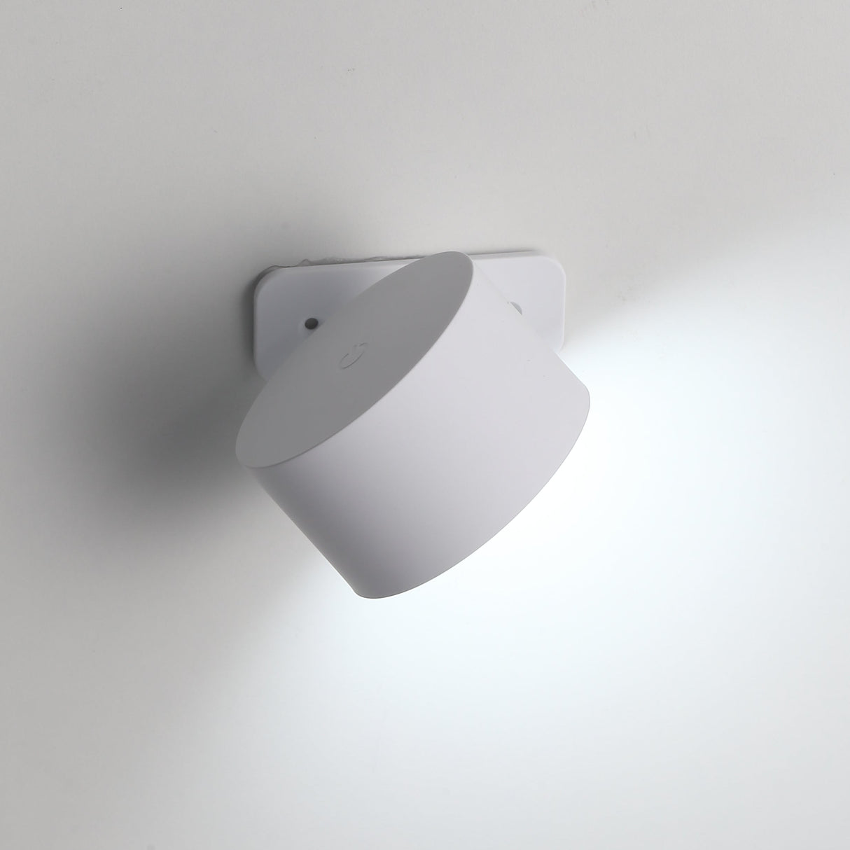 Ticky Magnetisk Vägglampa Vit