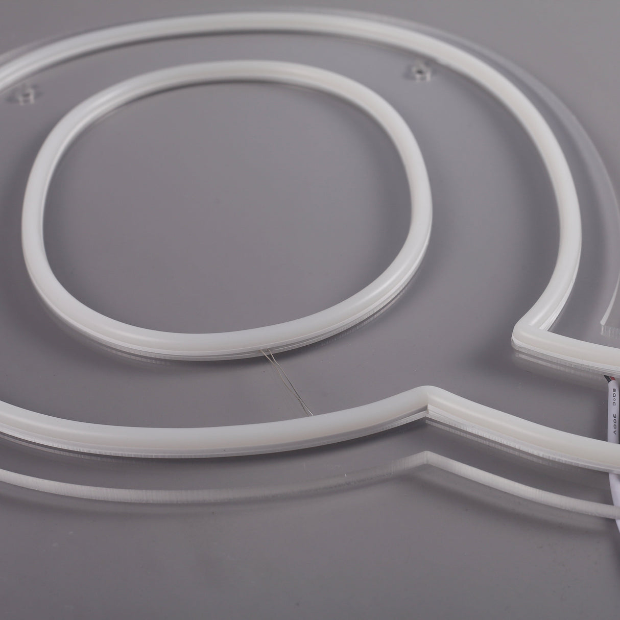 Bokstav Q Neon Vägglampa