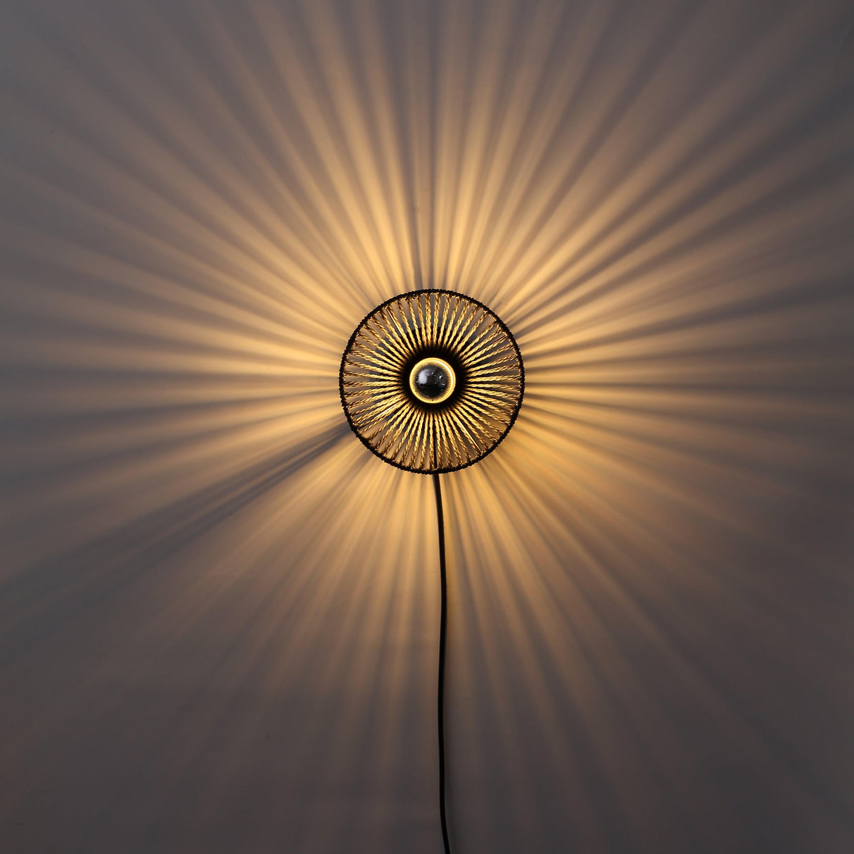 Wave Vägglampa Ø20 Sort-Lampconcept.se