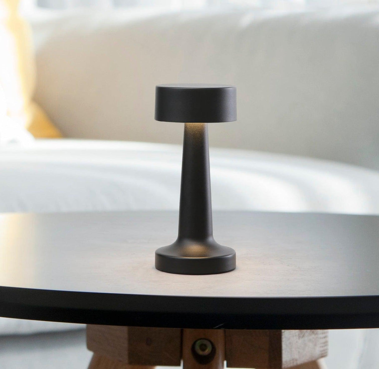 Verona LED Sladdlös Bordslampa Svart-Lampconcept.se