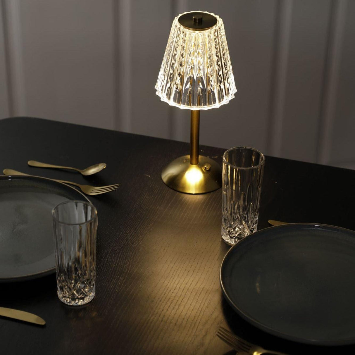 Castel LED Sladdlös Bordslampa Mässing-Lampconcept.se