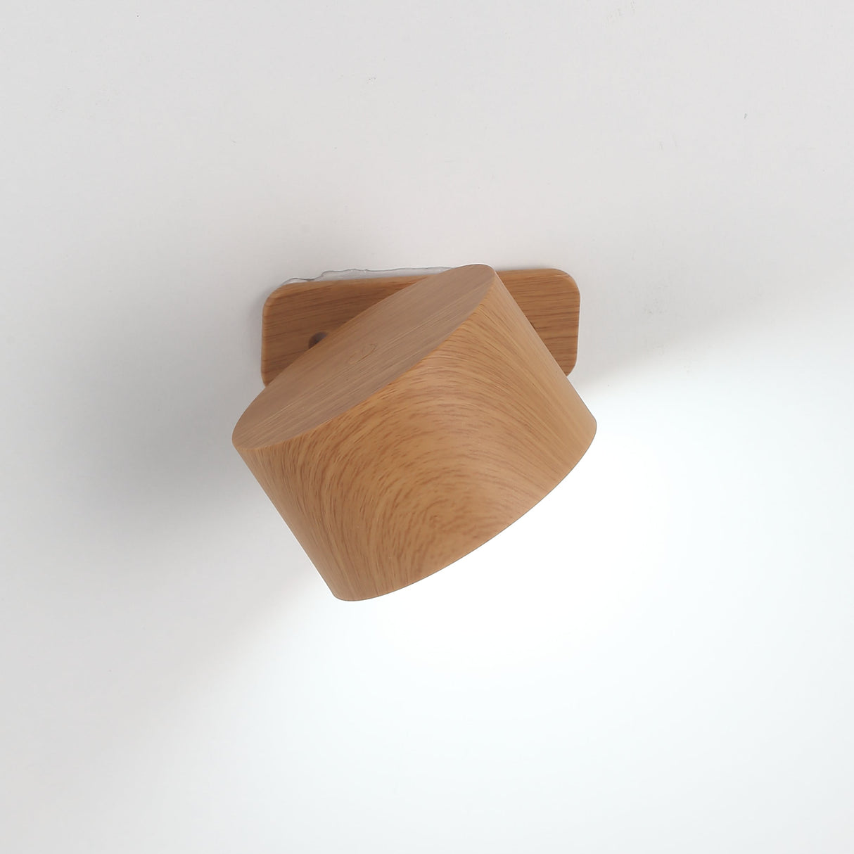 Ticky Magnetisk Vägglampa Trälook