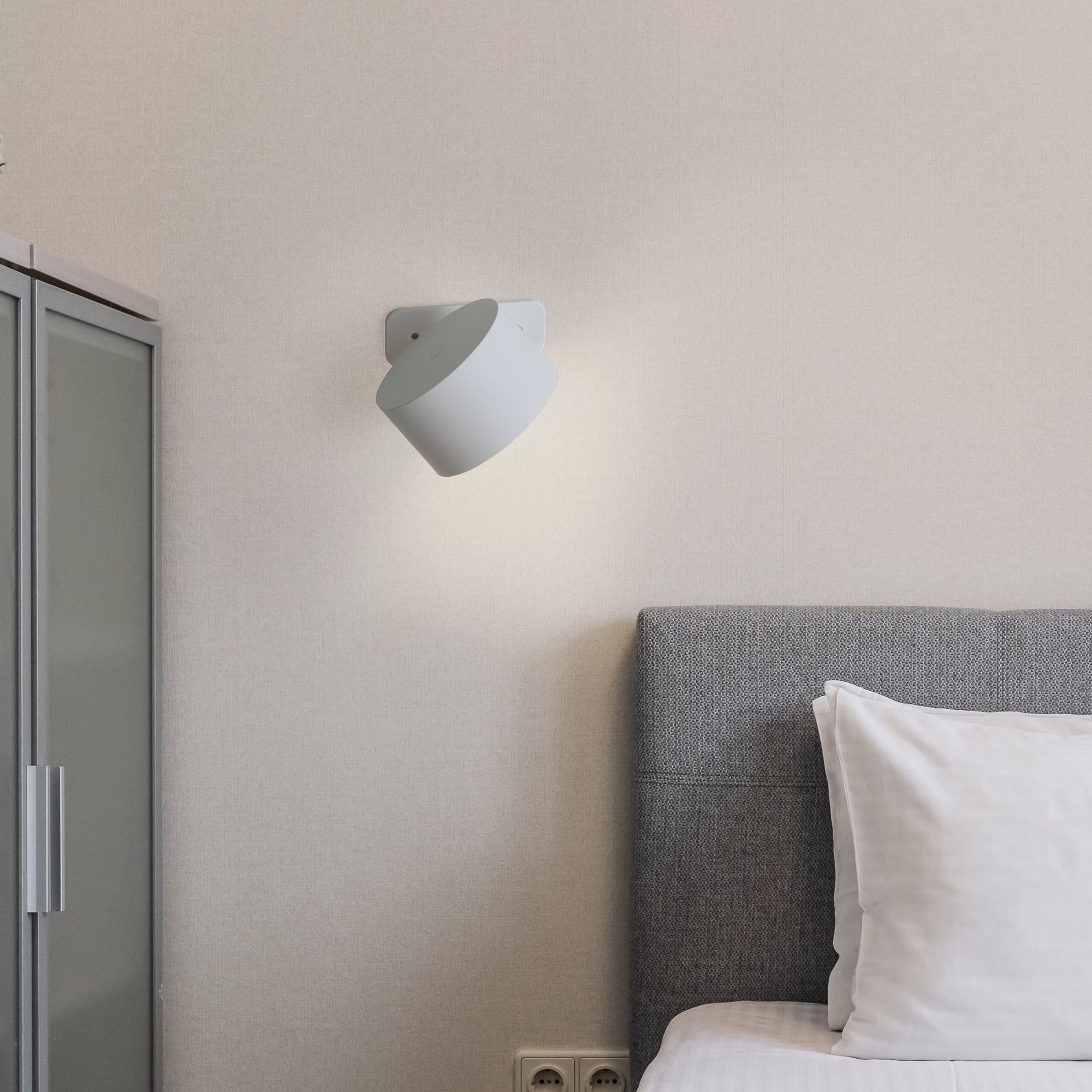 Ticky Magnetisk Vägglampa Vit-Lampconcept.se