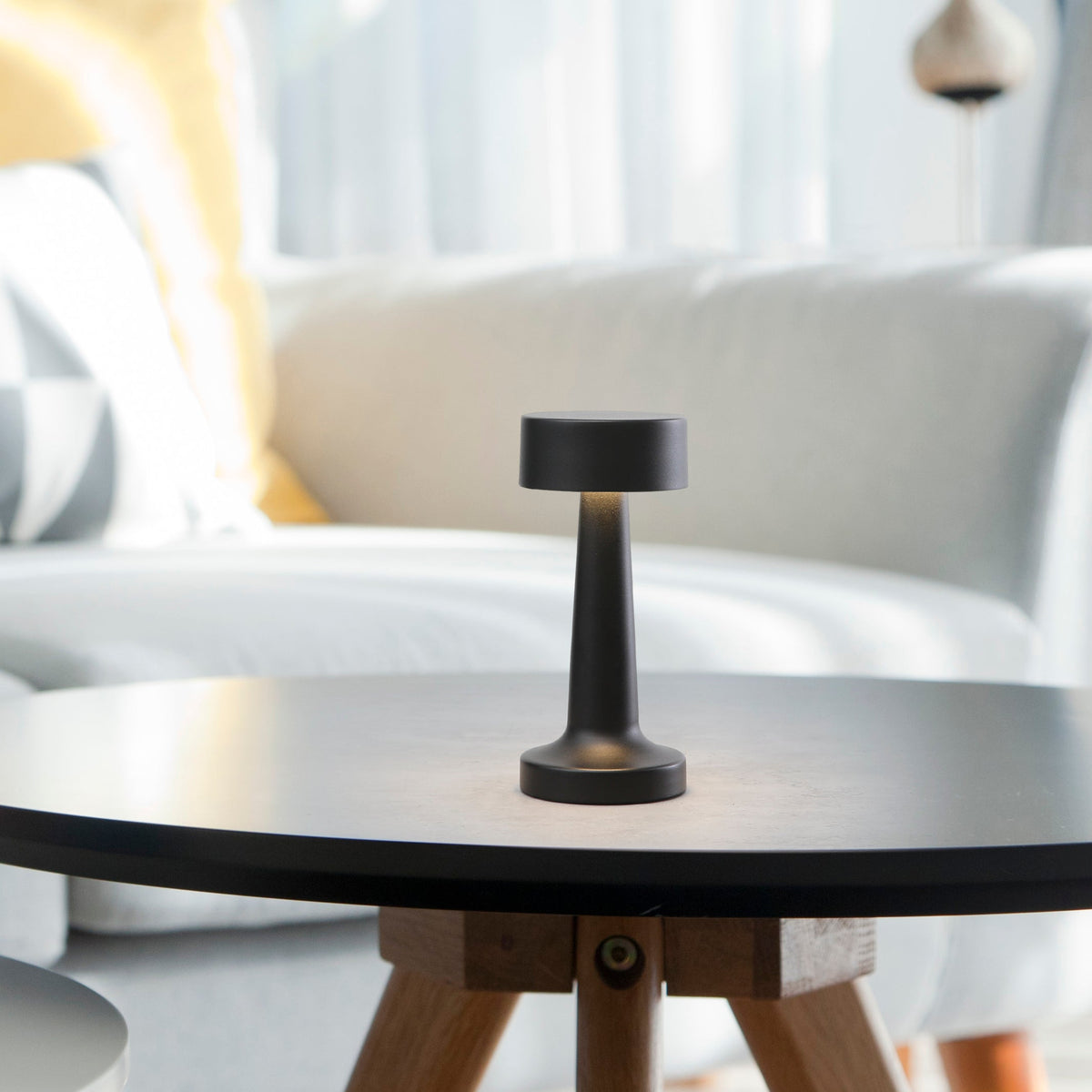 Verona LED Trådlös Bordslampa